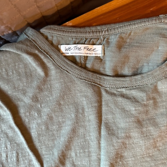 2 -We the Free cap sleeve t-shirts - Picture 3 of 4